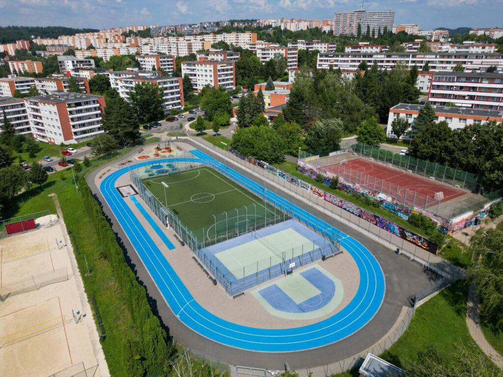 Renovace tartanového povrchu ZŠ Okružní