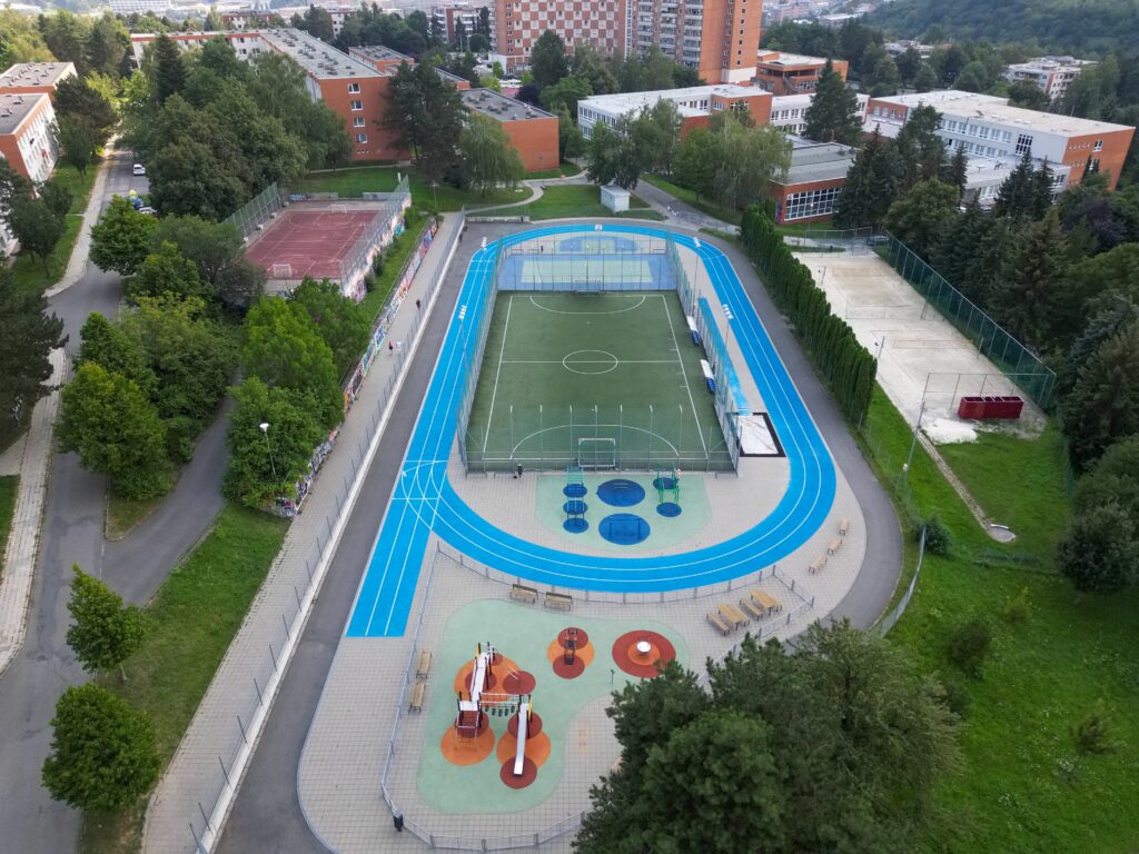 Renovace tartanového povrchu ZŠ Okružní