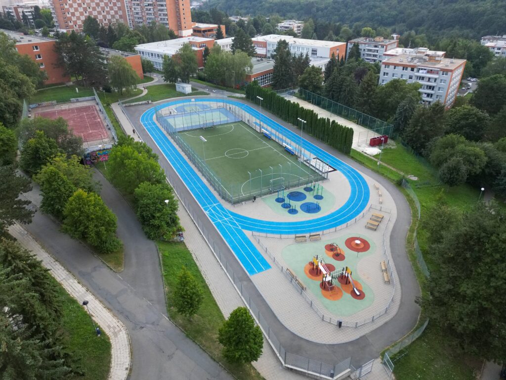 Renovace tartanového povrchu ZŠ Okružní