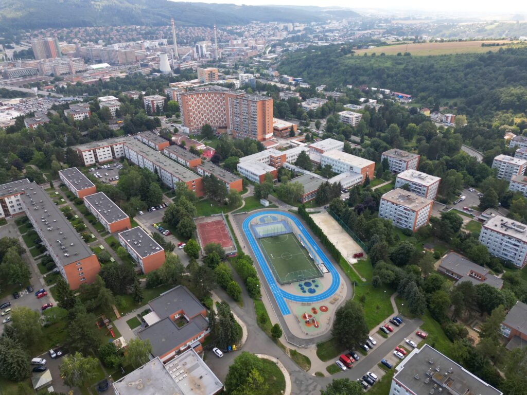 Renovace tartanového povrchu ZŠ Okružní