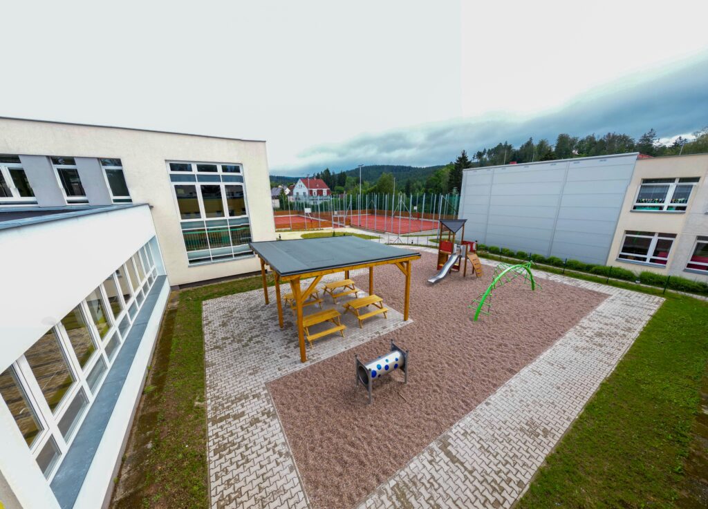 Rekonstrukce sportovního areálu ZŠ Arbesova