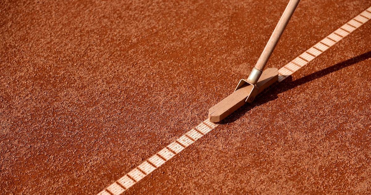 Údržba antukových kurtů: Kompletní průvodce od jarního otevření po zazimování